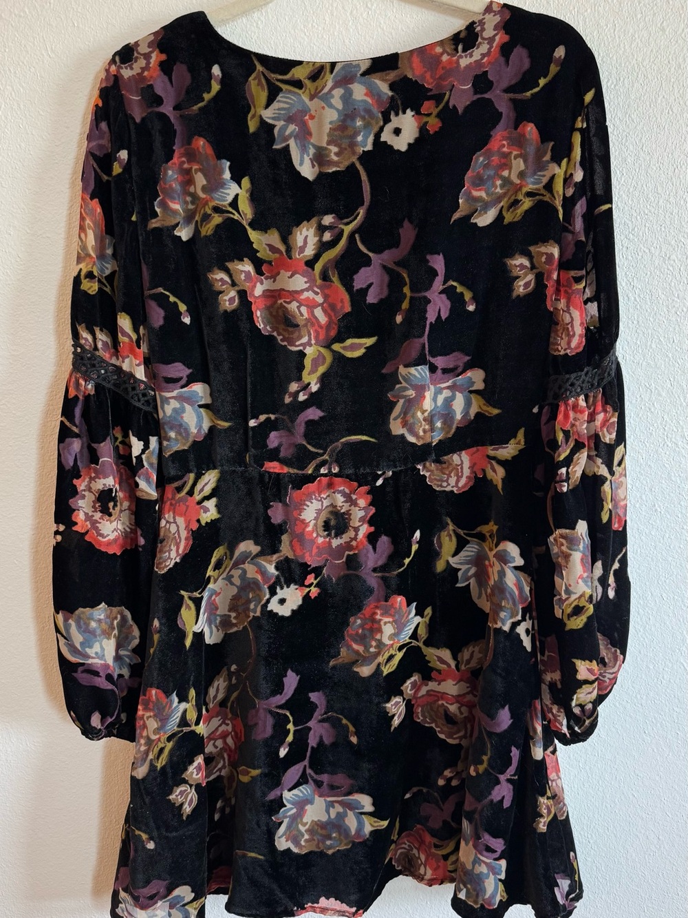 miami Black V-Neck Velvet Dress - Picture 7 of 11